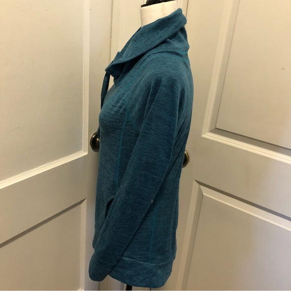 Kuhl ladies turtleneck sweater size medium - Picture 2 of 5